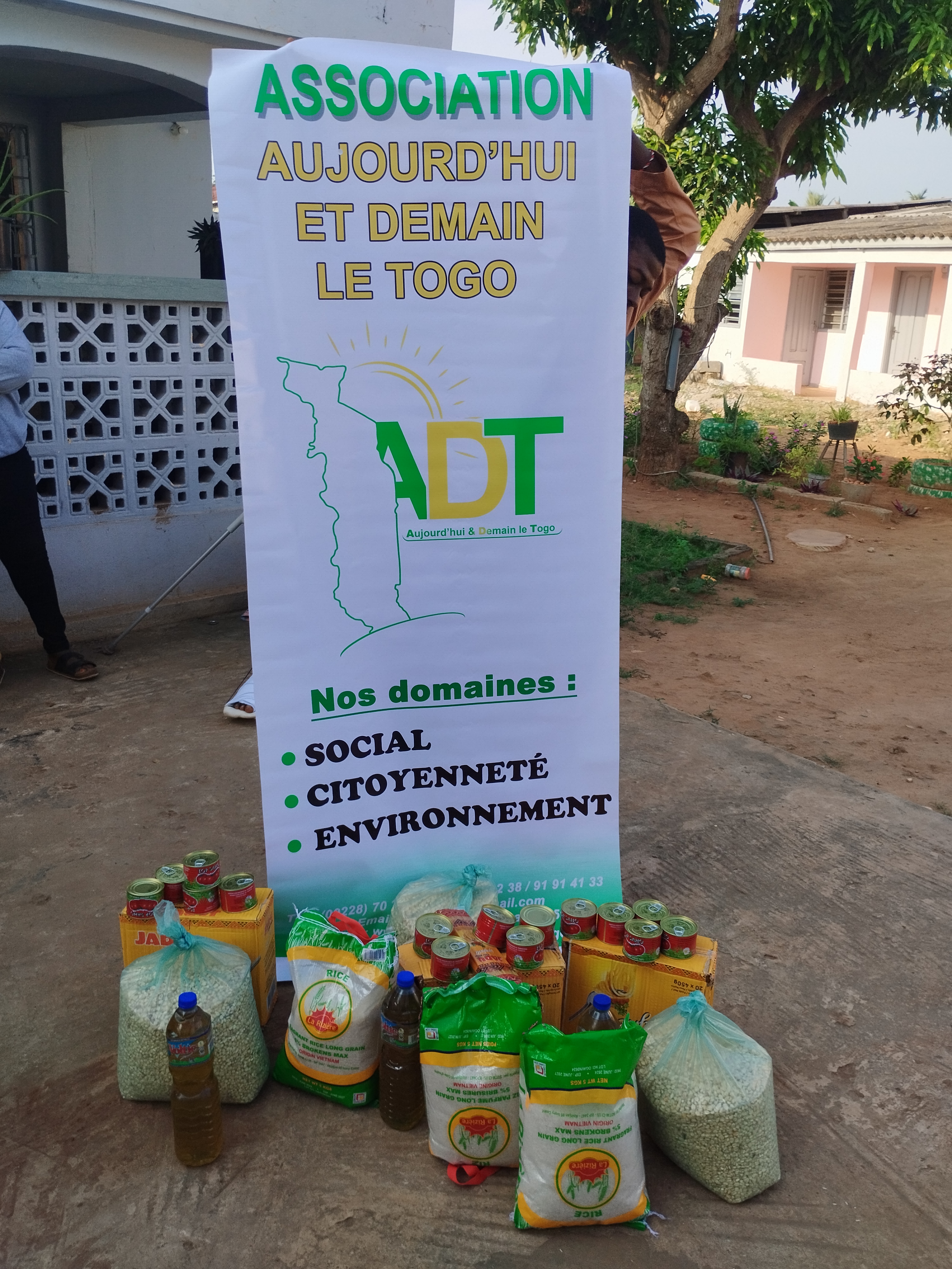 Action de soutien alimentaire aupres de familles vulnerables a Lome.